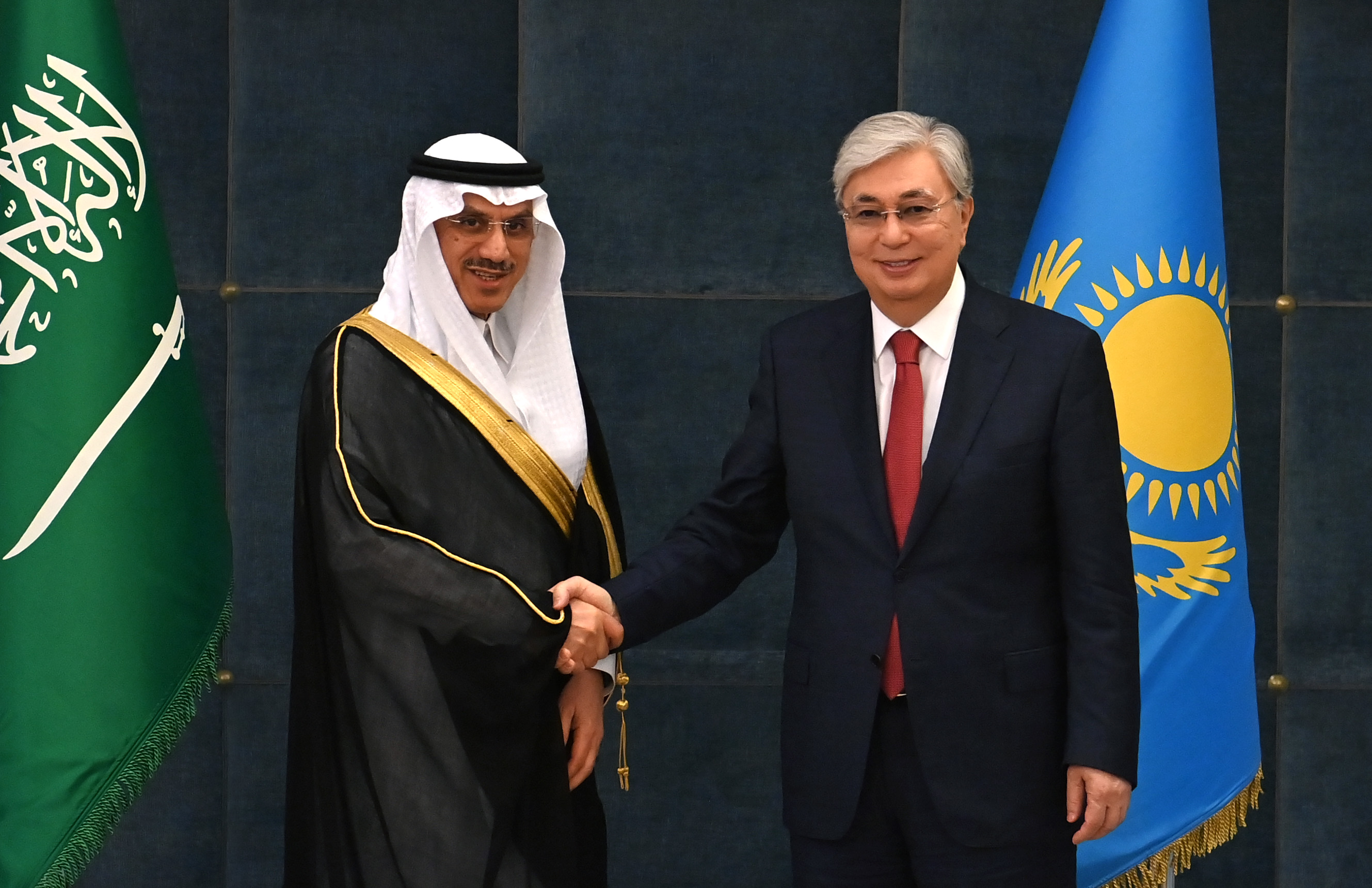 Глава государства принял президента Исламского банка развития Мухаммада Сулеймана Аль-Джассера