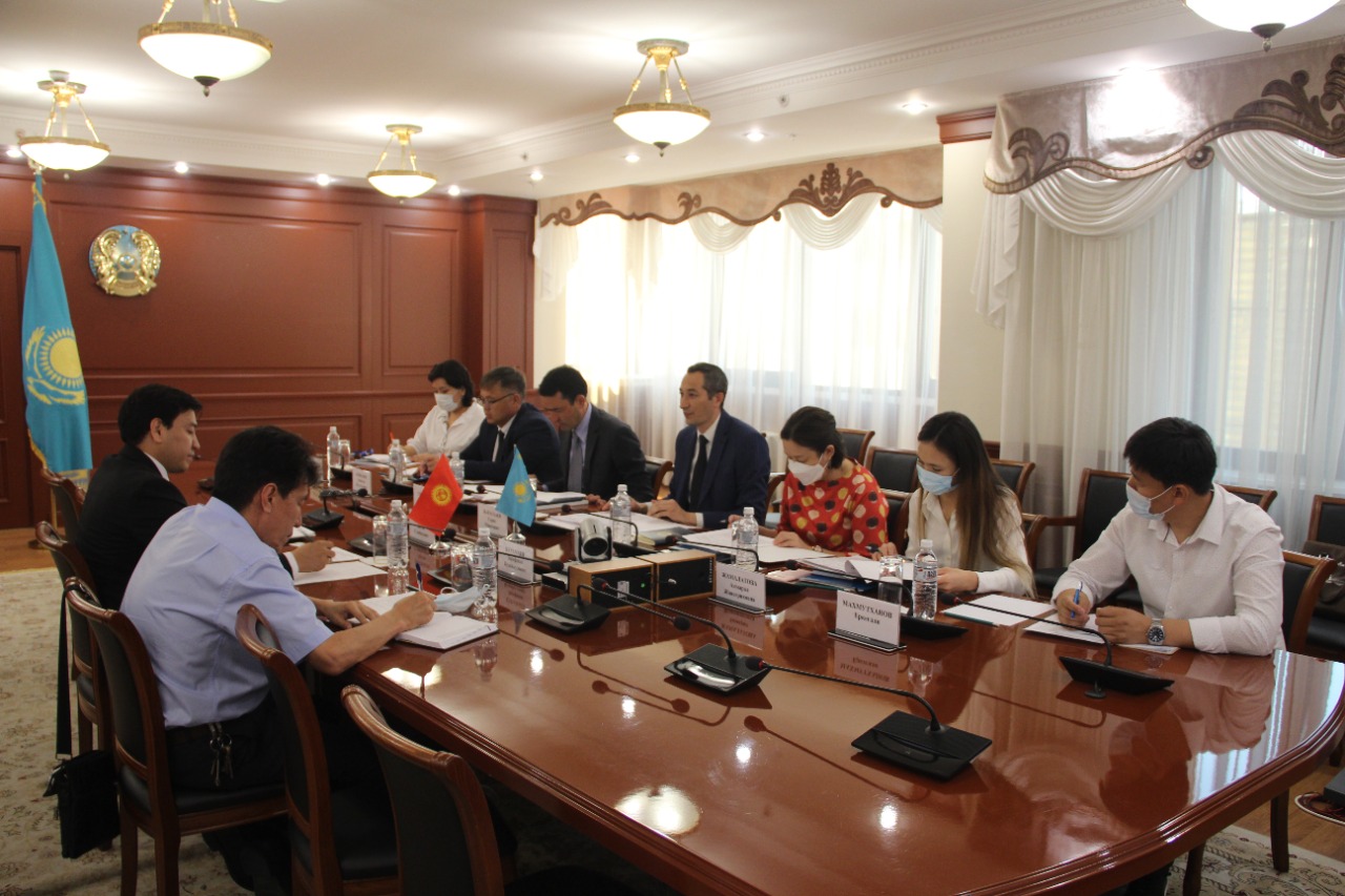 Серик Жарасбаев встретился с послом Кыргызской Республики в Казахстане