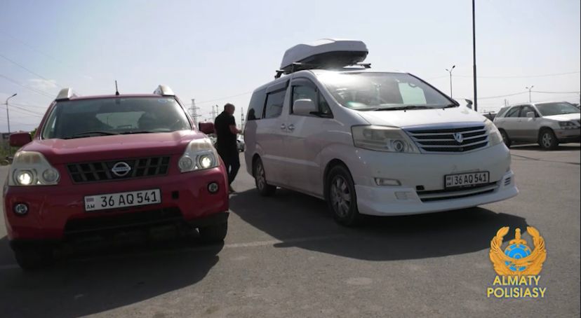 Алматы полициясы Армениядан келген қос көлікті ұстады