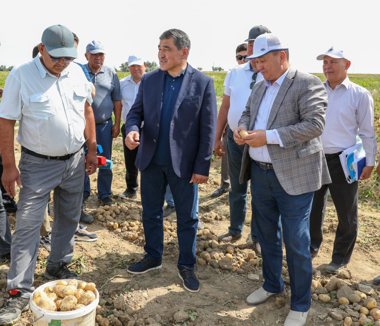 Нуржан Нуржигитов в Жамбылском районе ознакомился с работой ряда объектов и ходом строительных работ