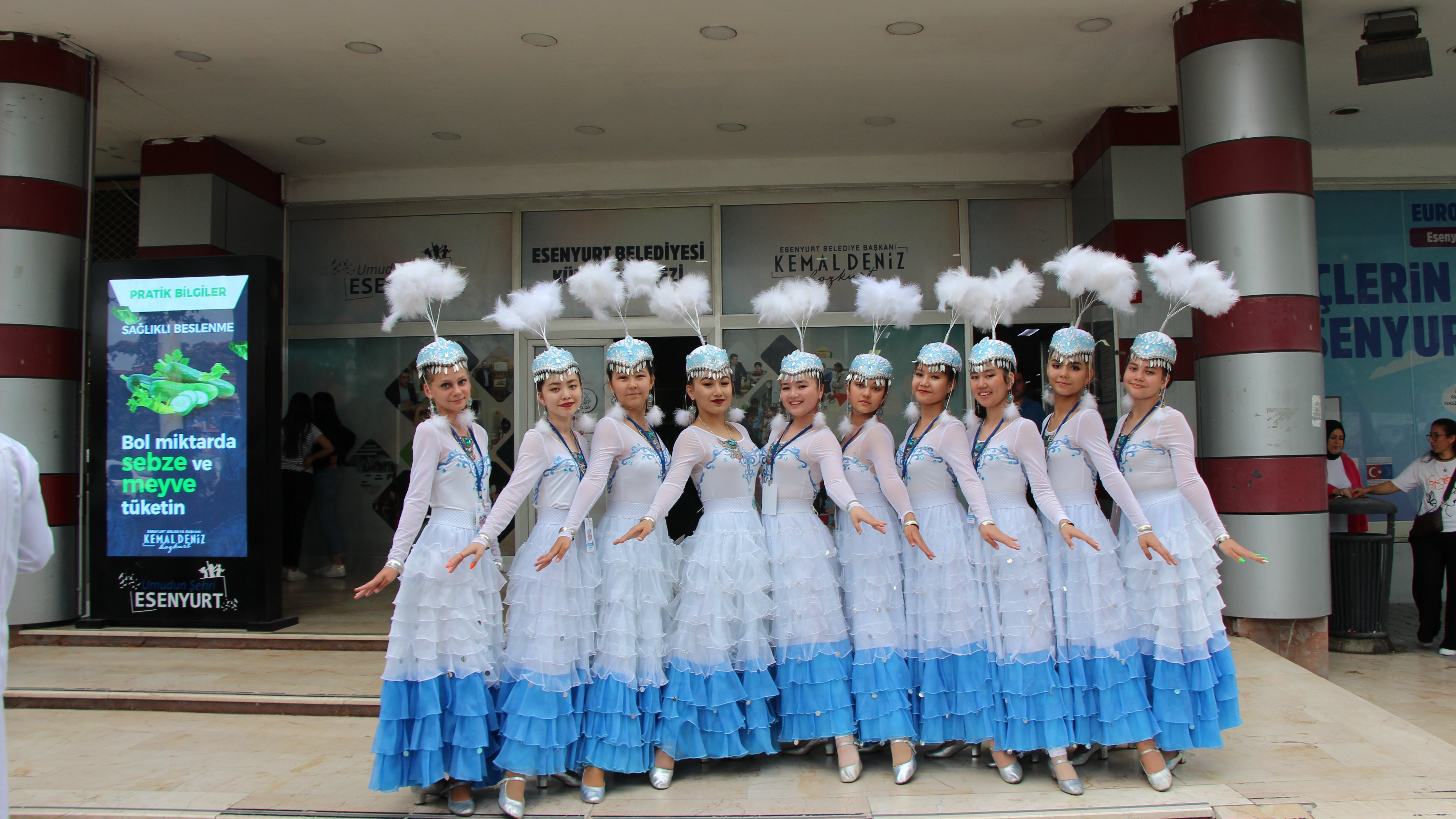 Карагандинские ансамбли представили казахские народные танцы на международном фестивале в Турции