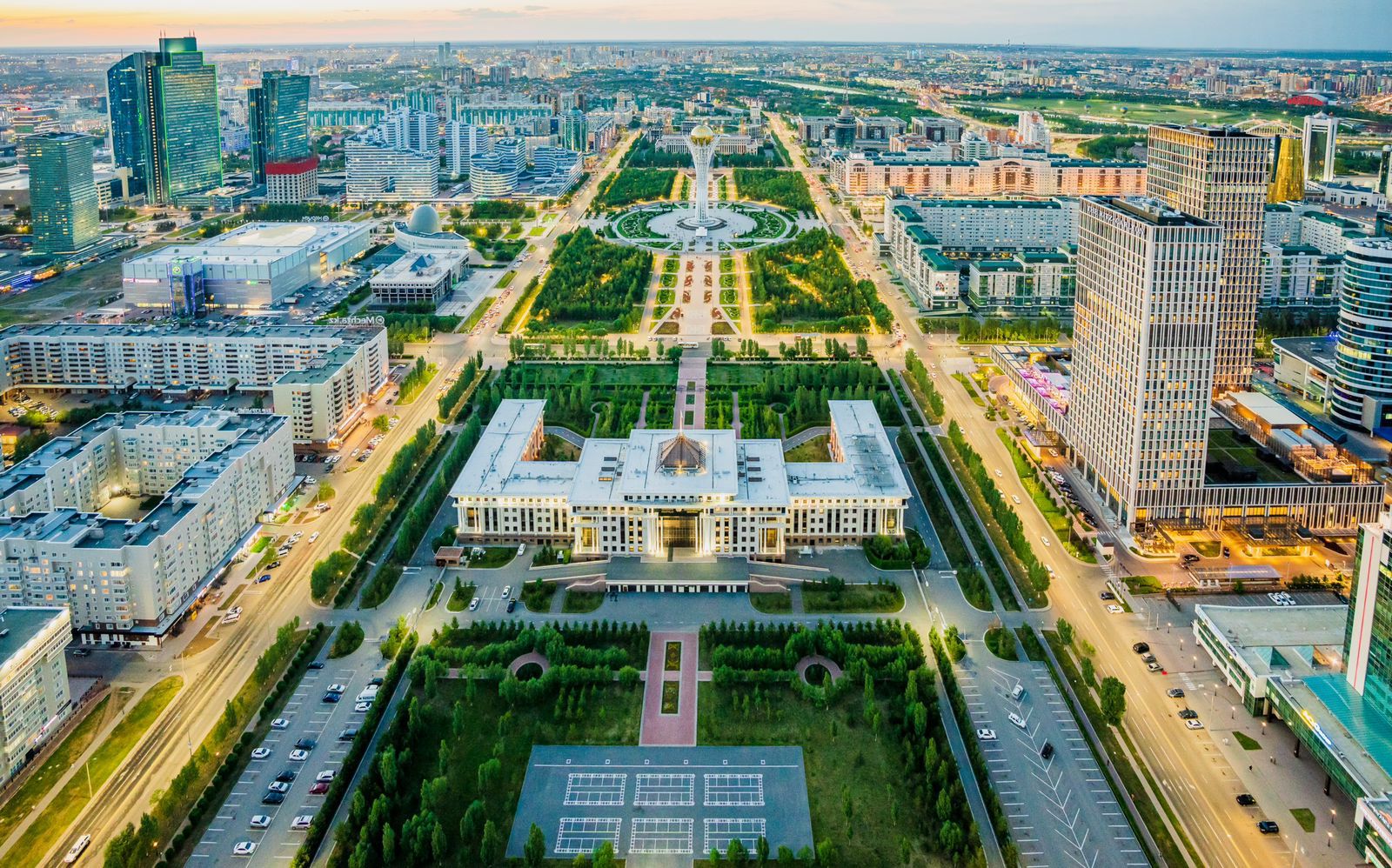 Концертные и культурно-досуговые программы проходят в Нур-Султане в День столицы