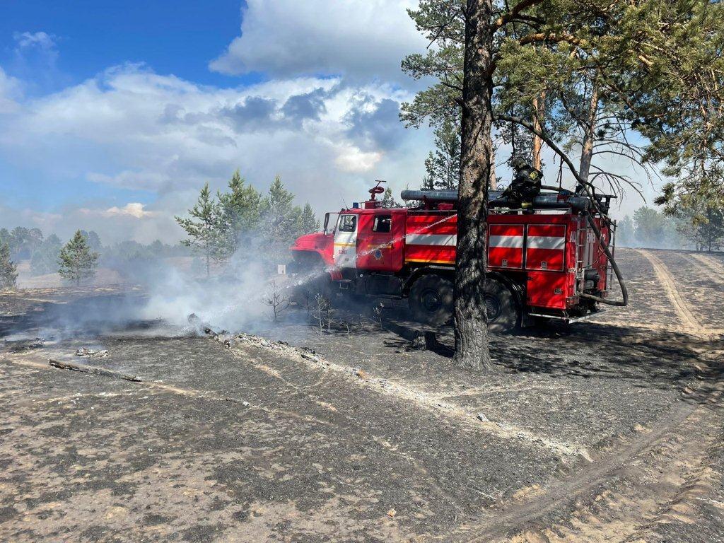 Өрт қауіпті кезеңде ШҚО ТЖД құтқарушылары шөптің 56 жану жағдайы мен 27 орман өртін жойды