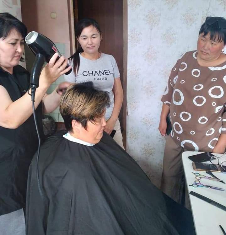 Многодетные мамы Каркаралинска осваивали профессию парикмахера на ...