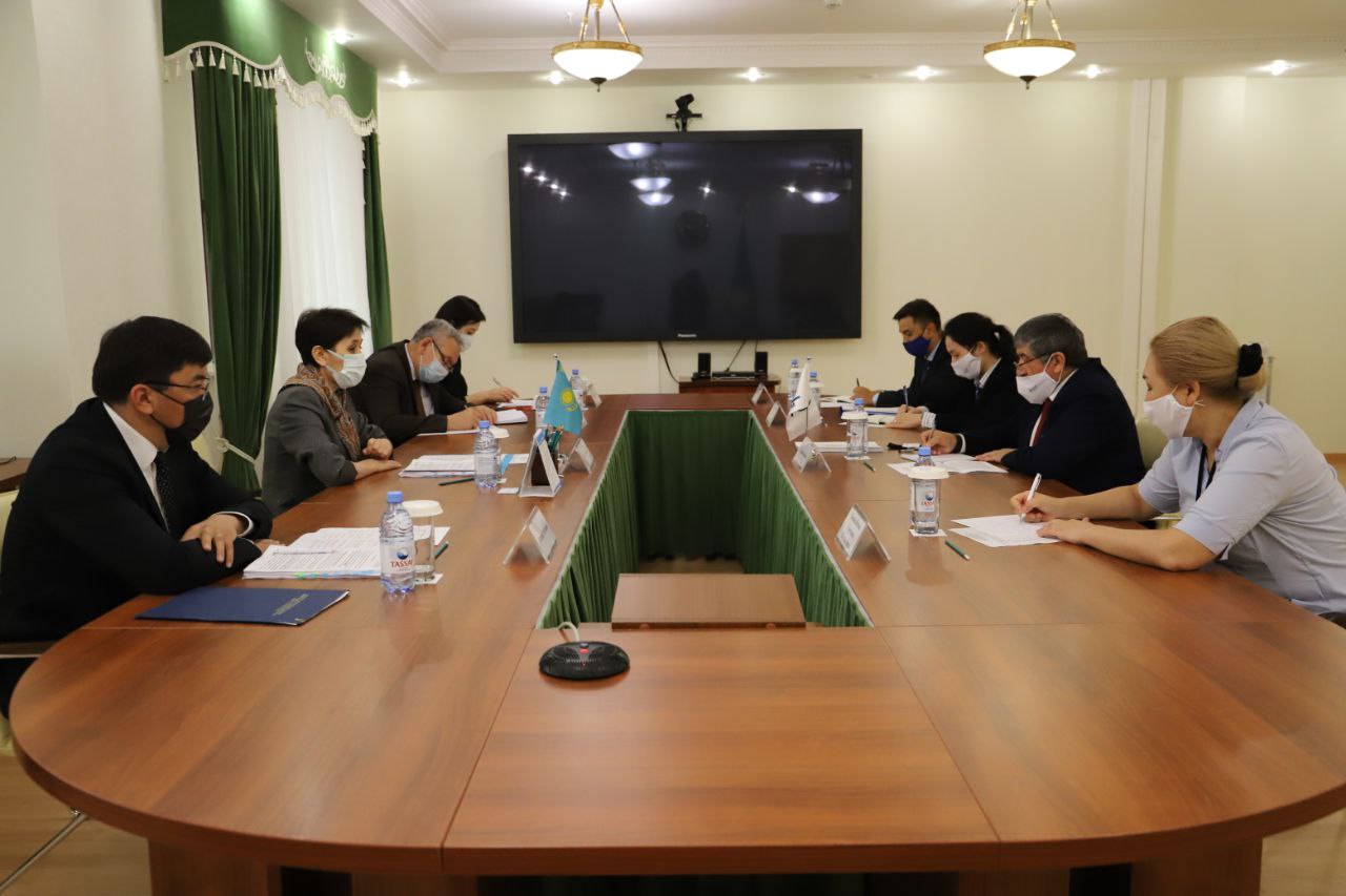 Т. Дуйсенова провела встречу с руководителем представительства МОМ в Казахстане