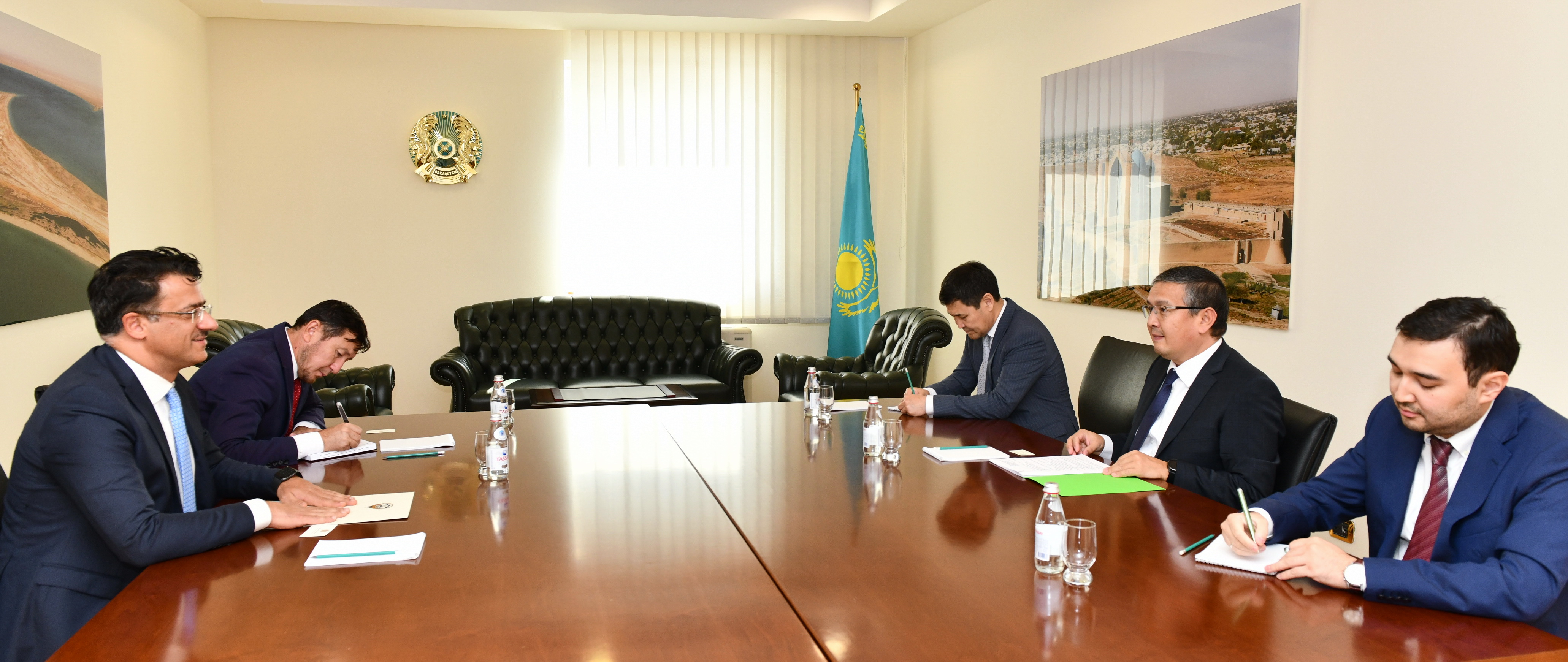 A meeting with the Ambassador of the State of Kuwait was held at the Ministry of Foreign Affairs