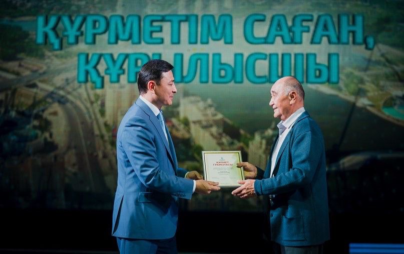 Алтай Кульгинов поздравил работников строительной отрасли с профессиональным праздником