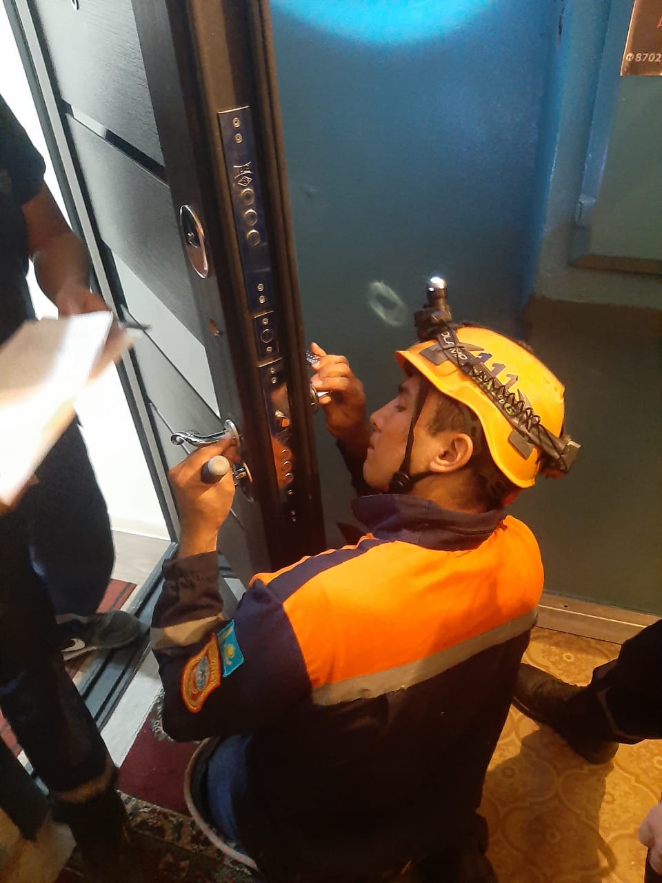 РЖҚЖ құтқарушылары пәтерде қамалған әйел адамдарды құтқарды