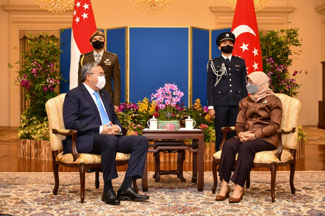 Foreign Minister of Kazakhstan meets with President of Singapore