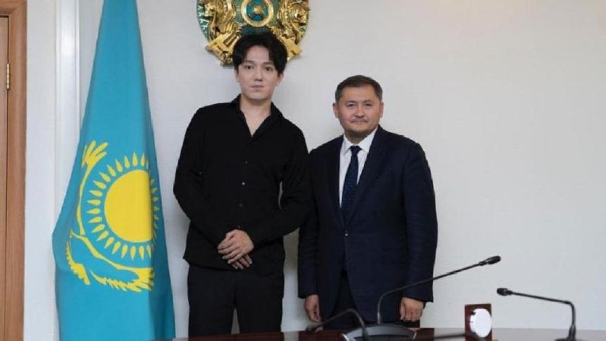 Dimash Kudaibergen shared his ideas on the development of student creativity and projects with the participation of students.