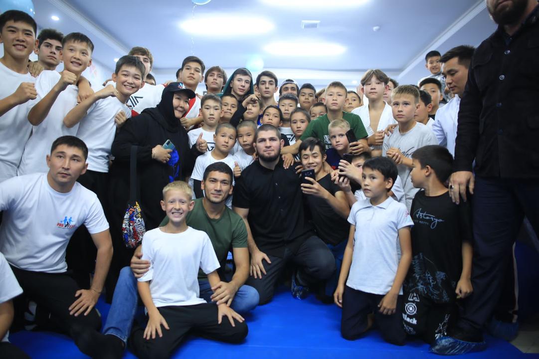 Хабиб Нурмагомедов принял участие в открытии столичного дворового клуба Хабиб Нурмагомедов принял участие в открытии столичного дворового клуба