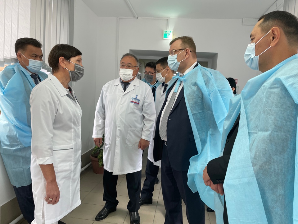 Вице-министр здравоохранения РК В.Дудник посетил посетил медорганизации Павлодарской области