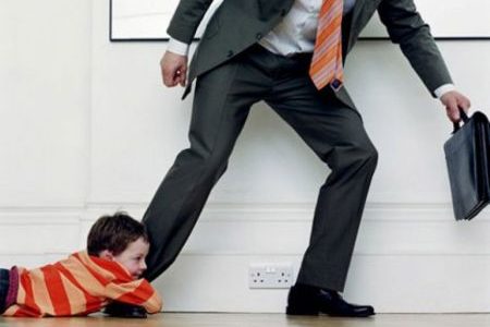 Олар кәмелетке толған әйелді мас күйінде қалдырып, оны сиқырлады