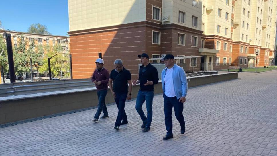 Аудан әкімі салынып жатқан тұрғын үй кешендерін аралады