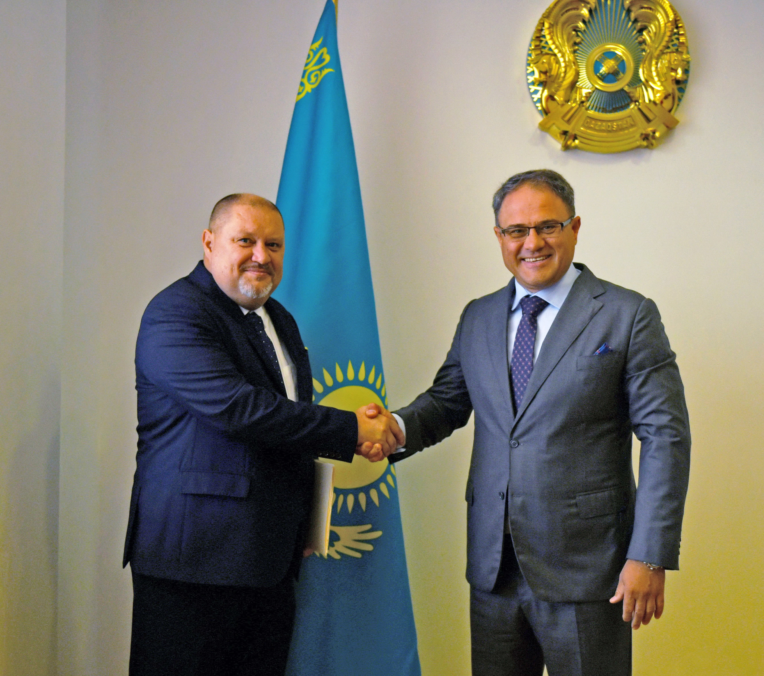 Deputy Minister of Foreign Affairs receives copies of credentials from Ambassador of Slovakia