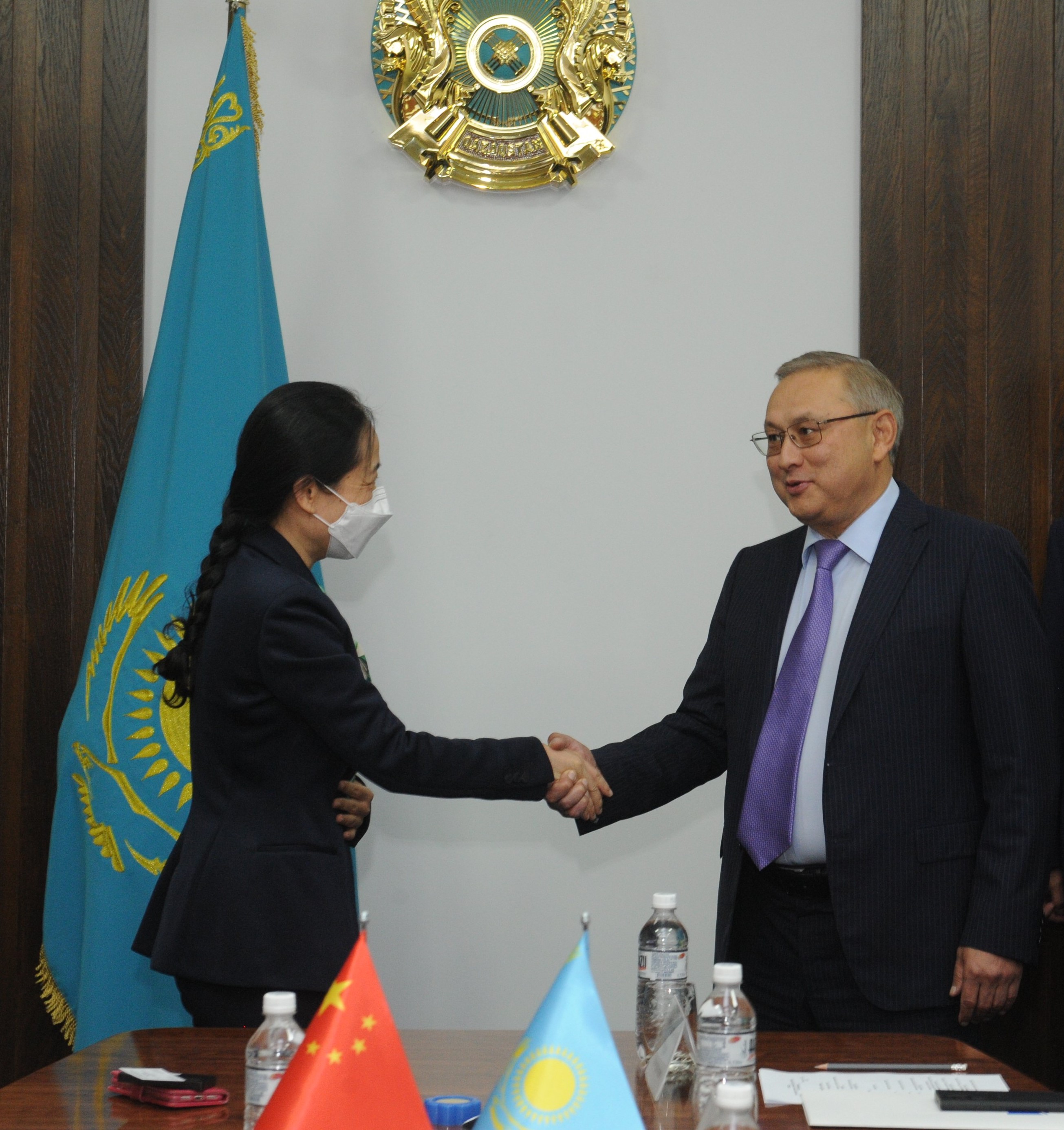 Бейбит Исабаев встретился с Генеральным консулом КНР в Алматы