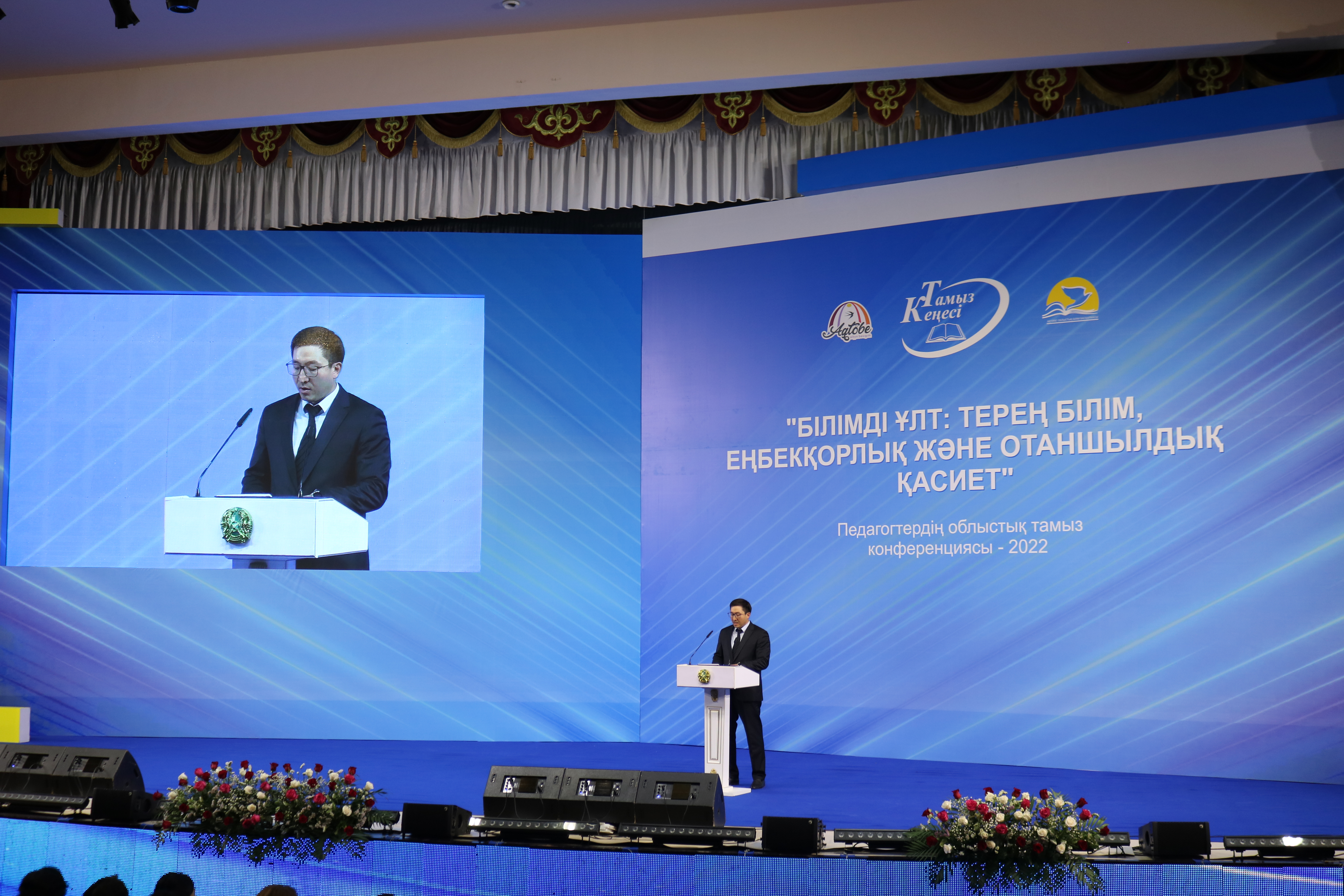 Сыртта студенттердің порно видеоларын қараңыз