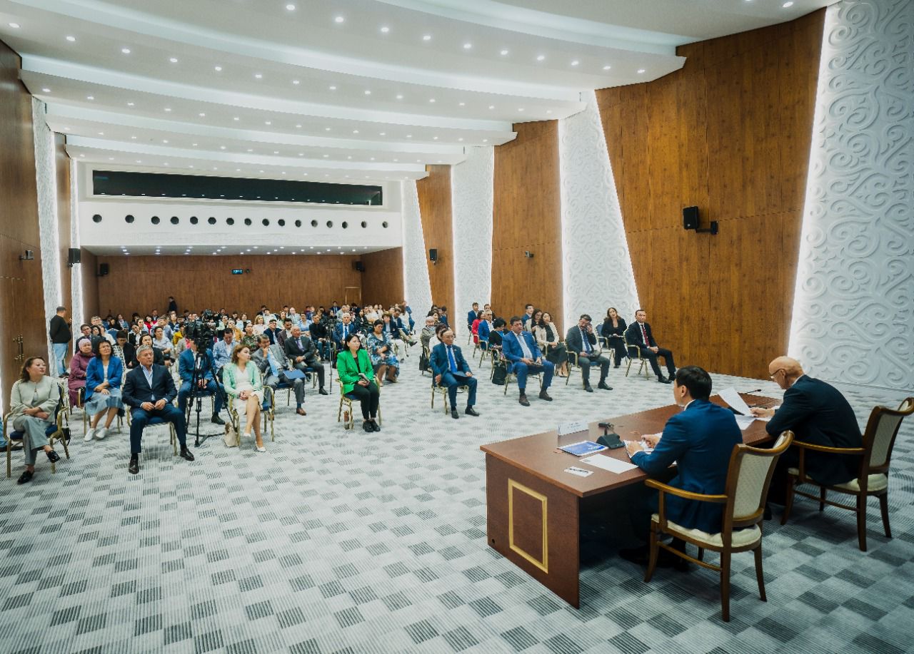 Елорда әкімдігінде «Қазақстан халқына» қорының басшысымен кездесу өтті