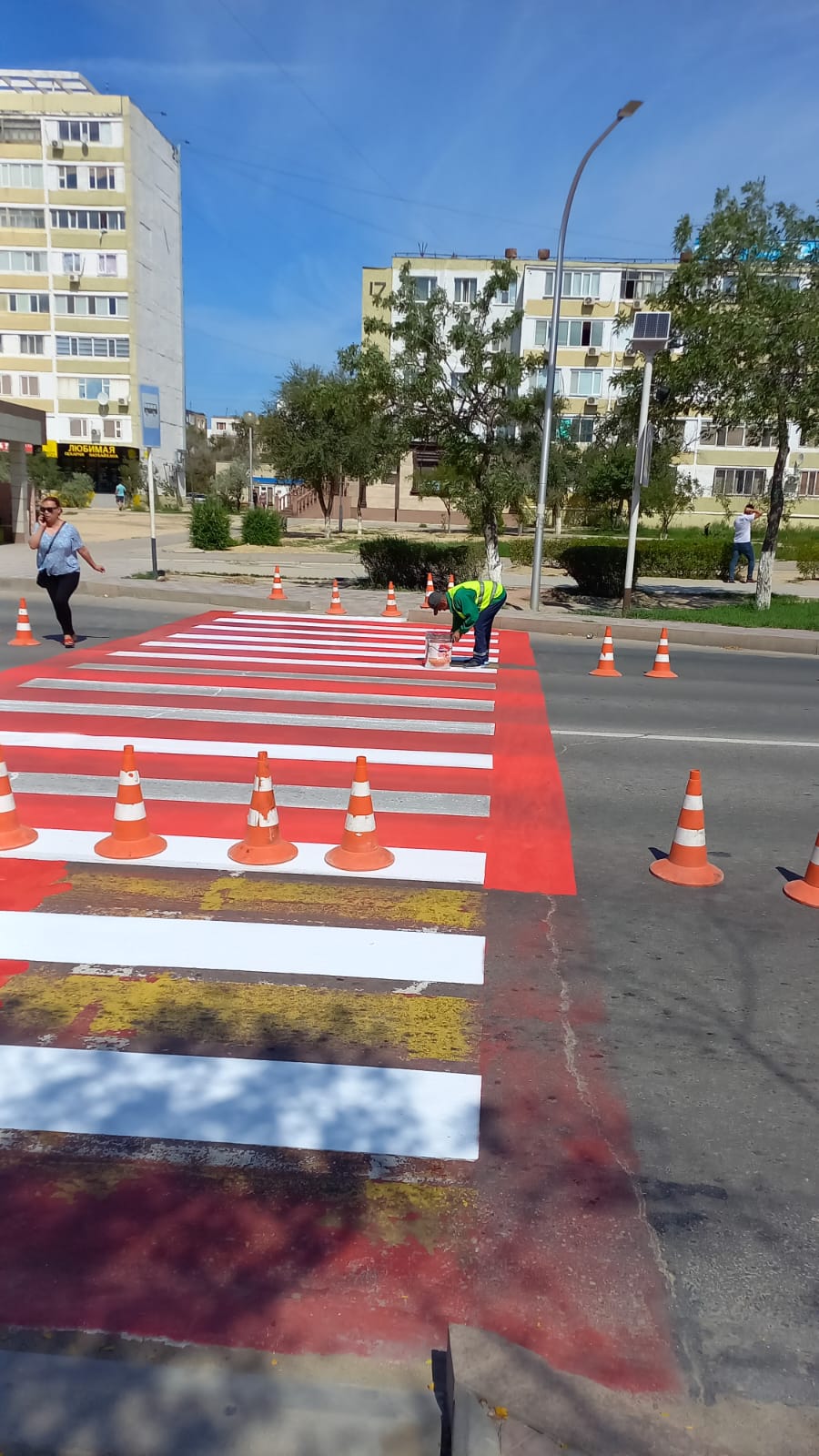 В Актау начали обновлять пешеходные переходы