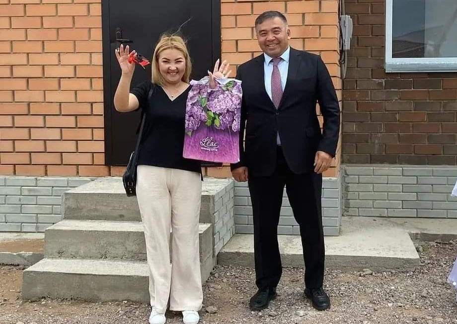 Шесть семей получили квартиры в Нуринском районе