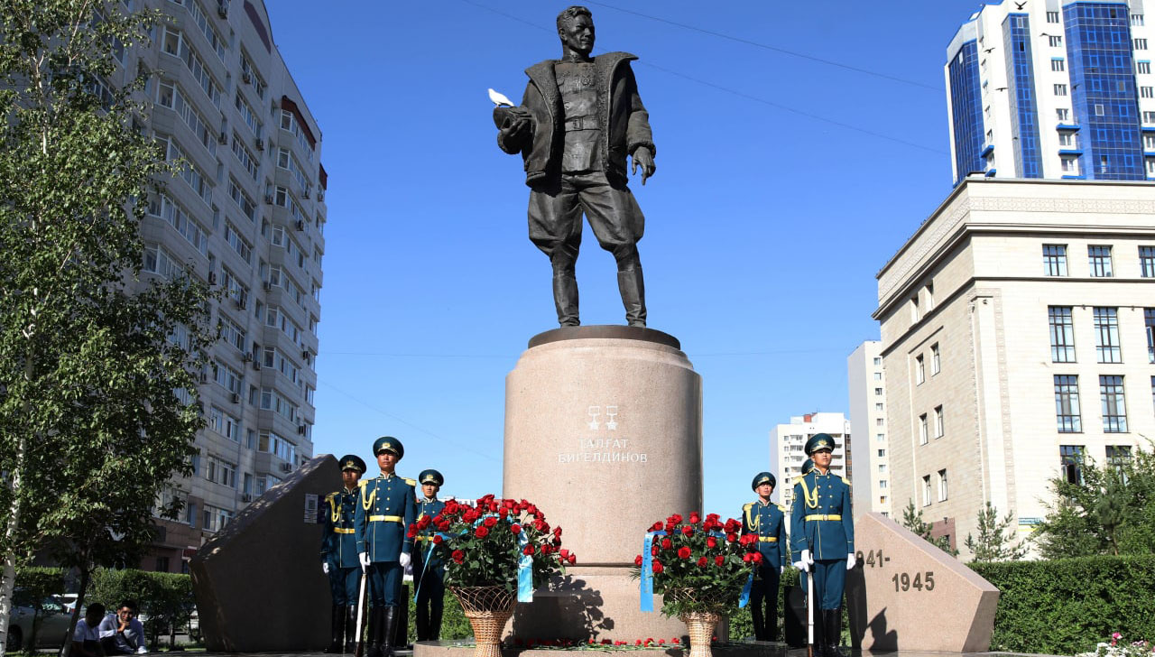 Вековому юбилею легендарного летчика посвящается