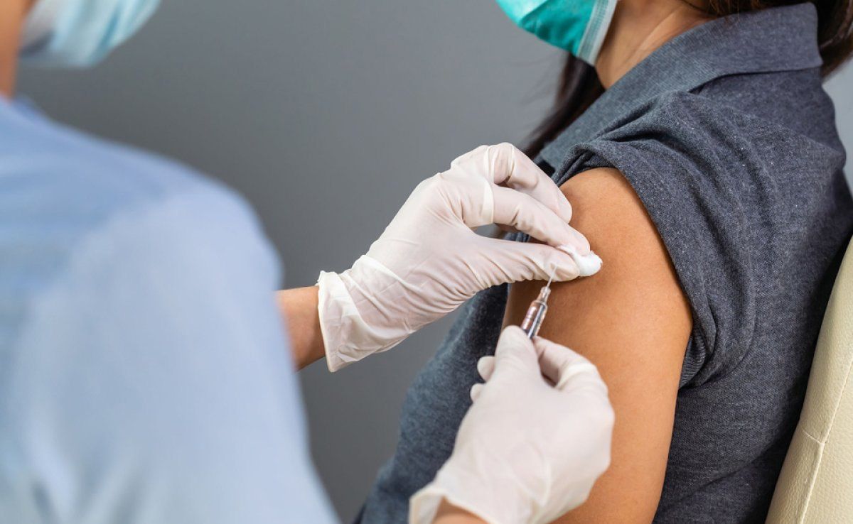 МЗ РК: вакцинация и ревакцинация против КВИ - единственный способ защиты от инфекции