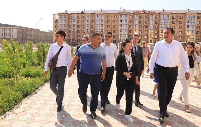 On July 27, Akim of the region Nurlan Nogayev, as a customer, got acquainted with the construction works of the Department of Construction, Architecture and Urban Planning of the Mangystau region.