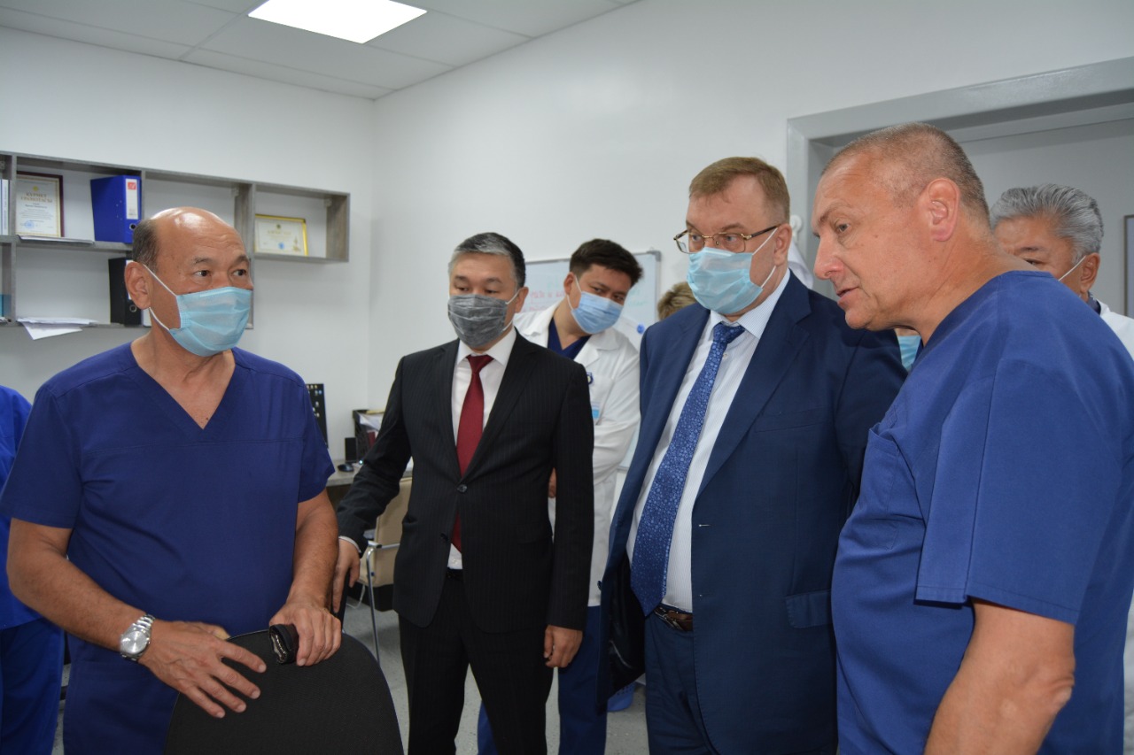 Вице-министр здравоохранения РК Дудник Вячеслав Юрьевич посетил АО «Национальный центр нейрохирургии