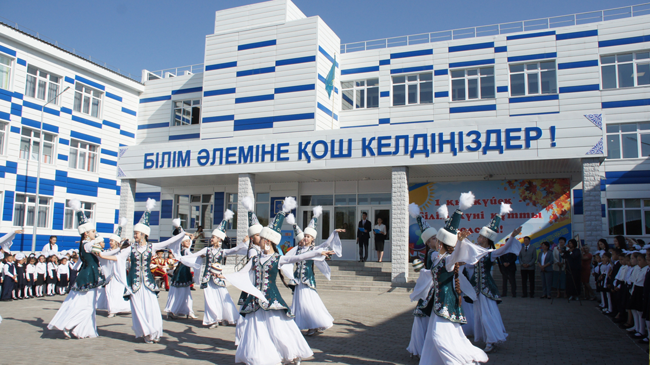 День знаний: Во всех школах Карагандинской области прошли торжественные линейки