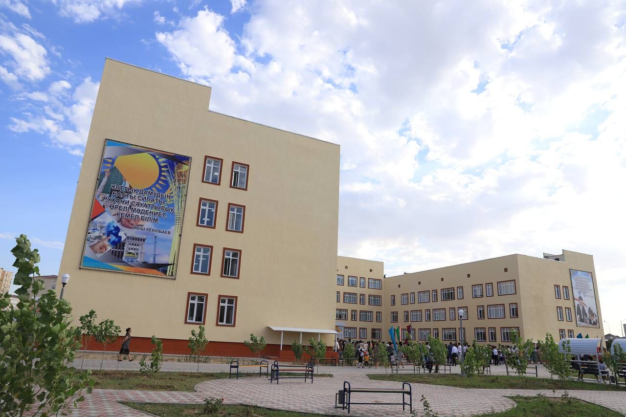 Школа на 1200 мест. Школа на 1200 мест Крым. Школа 1200 поле. Как выглядит школа на 1200 мест.