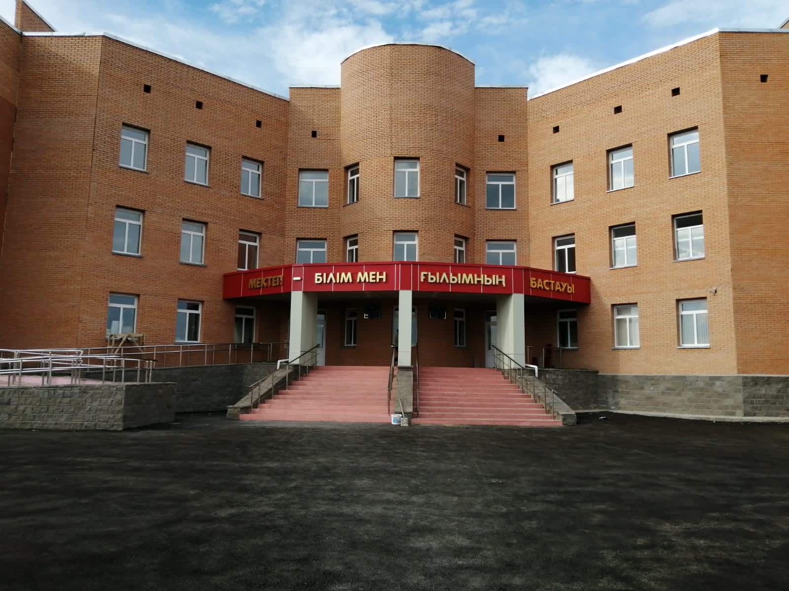 В преддверии учебного года открыта новая школа на 1200 мест в Косшы