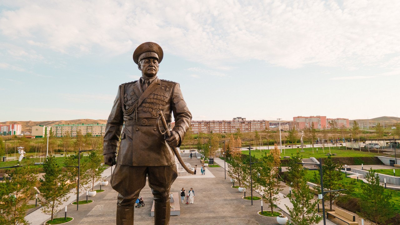 В Восточно-Казахстанской области открыли памятник Сагадату Нурмагамбетову
