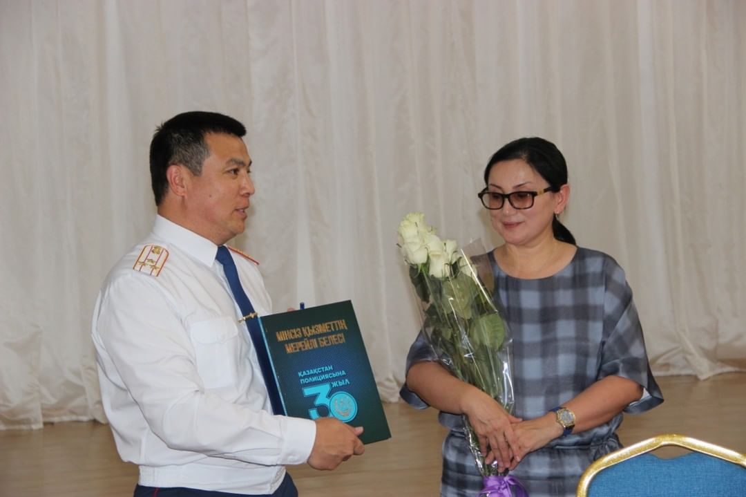 Білім күні Ақтөбе облысы Полиция департаментінің бастығы Абай Жусупов Н.Қастенов атындағы №51 гимназиясына барды