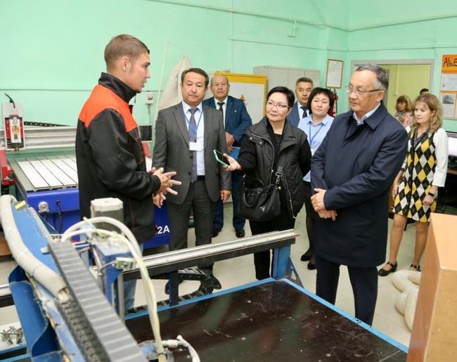 ФЕДЕРАЦИЯ ПРОФСОЮЗОВ РК ОПЛАТИТ ОБУЧЕНИЕ СТУДЕНТА ИЗ МНОГОДЕТНОЙ СЕМЬИ