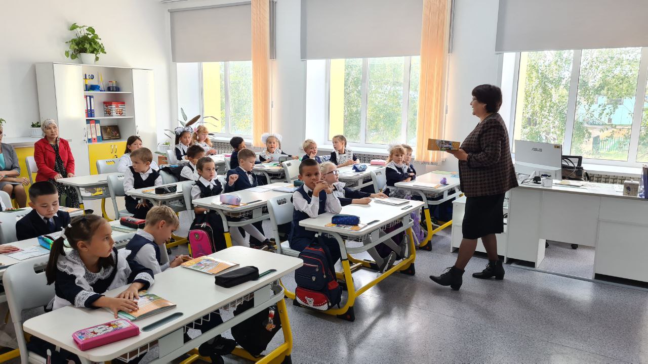 17 опорных сельских школ: фонд «Қазақстан халқына» оснастил первую опорную школу в Акмолинской области
