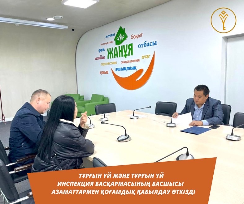 Қара жігіт өзінің үлкен ғашық қызын қатты трахает етті, ол оған минетпен алғыс айтты.