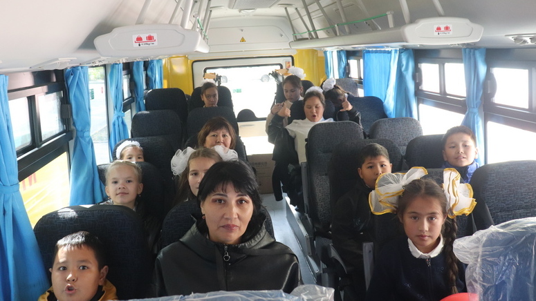 Школьники отдалённых сёл Карагандинской области будут ездить на новых автобусах