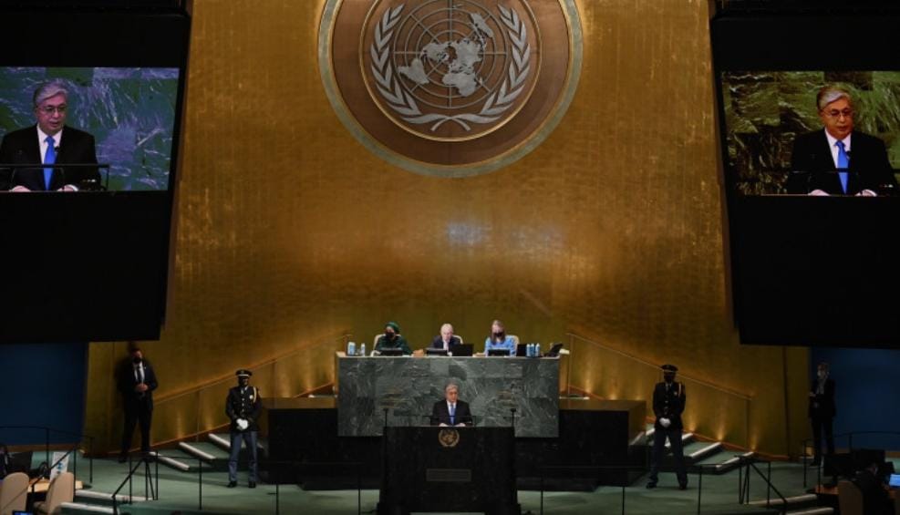 Қалыңдық шеңберде трахается смотреть онлайн порно видео Гүзелді ұрып жатыр