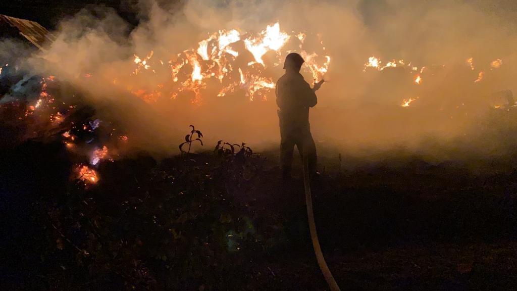 Несоблюдение правил пожарной безопасности послужило уничтожению более 800 тонн сена в ВКО
