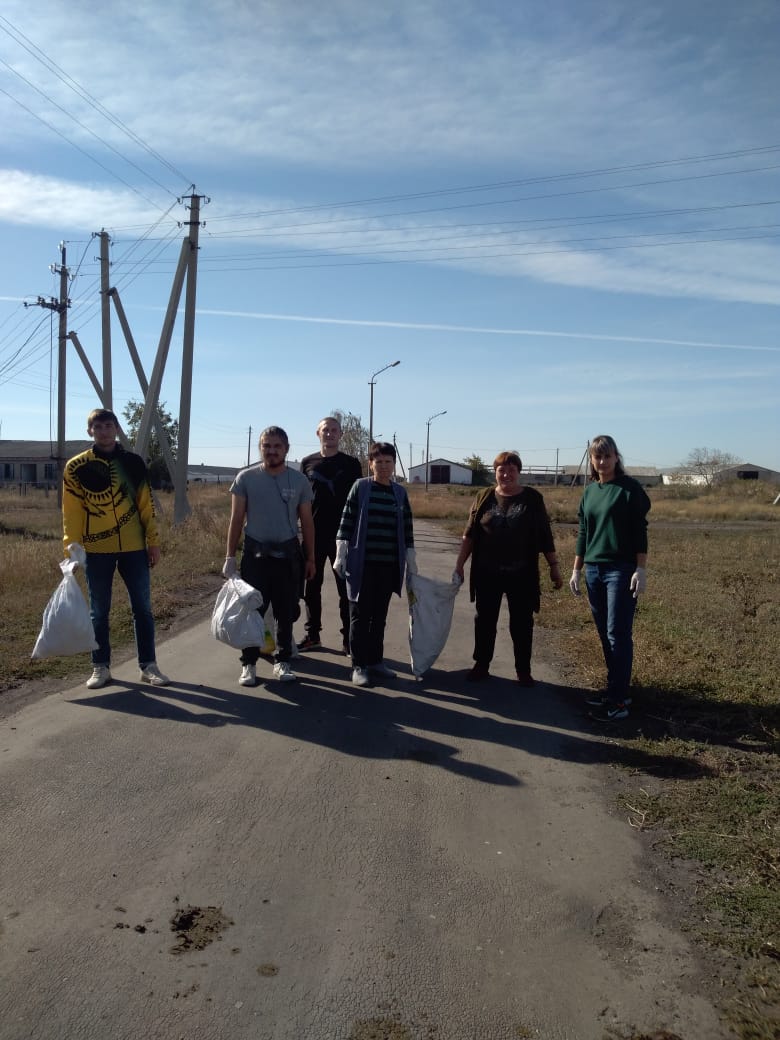 23 сентября 2022 года волонтерами села Костряковка развернута экологическая акция «Чистое село»