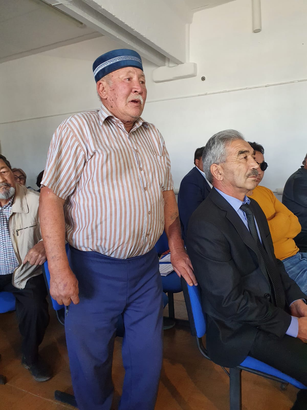 Исполняющий обязанности акима города Семей Димитрий Гариков провел отчетную встречу с населением Иртышского сельского округа