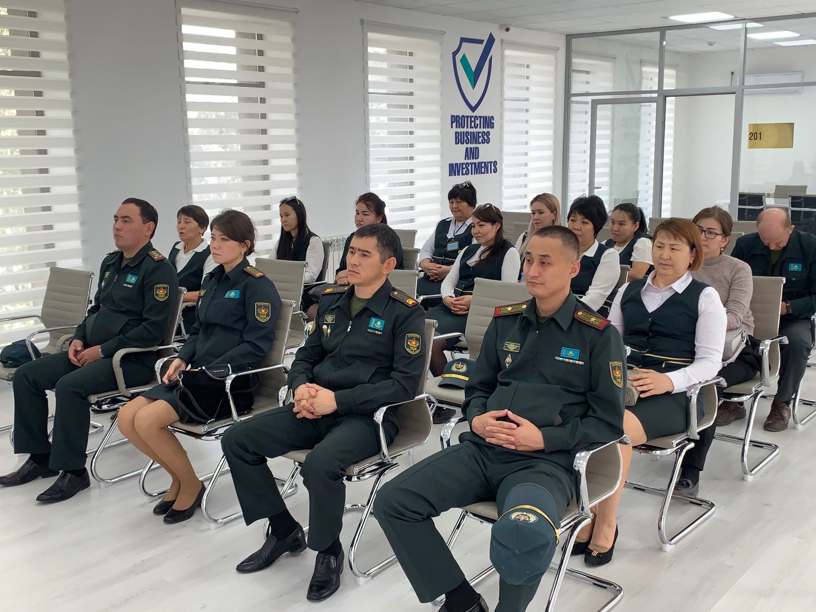 Орал қаласының қорғаныс істері жөніндегі басқармасының қызметкерлерімен кездесу