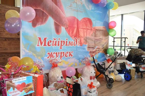 Порно жігіт пизканы жалайды Әпкеден әпкелі секс