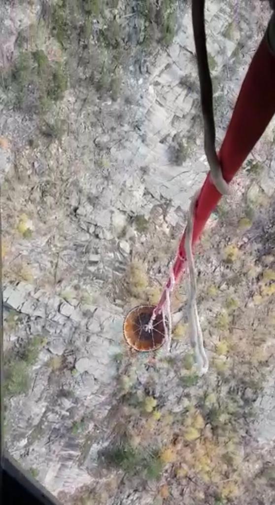 ҚР ТЖМ Қазавиақұтқару ұшқыштары «Көкшетау» тауындағы өртті жою кезінде 75 тонна су ағызды