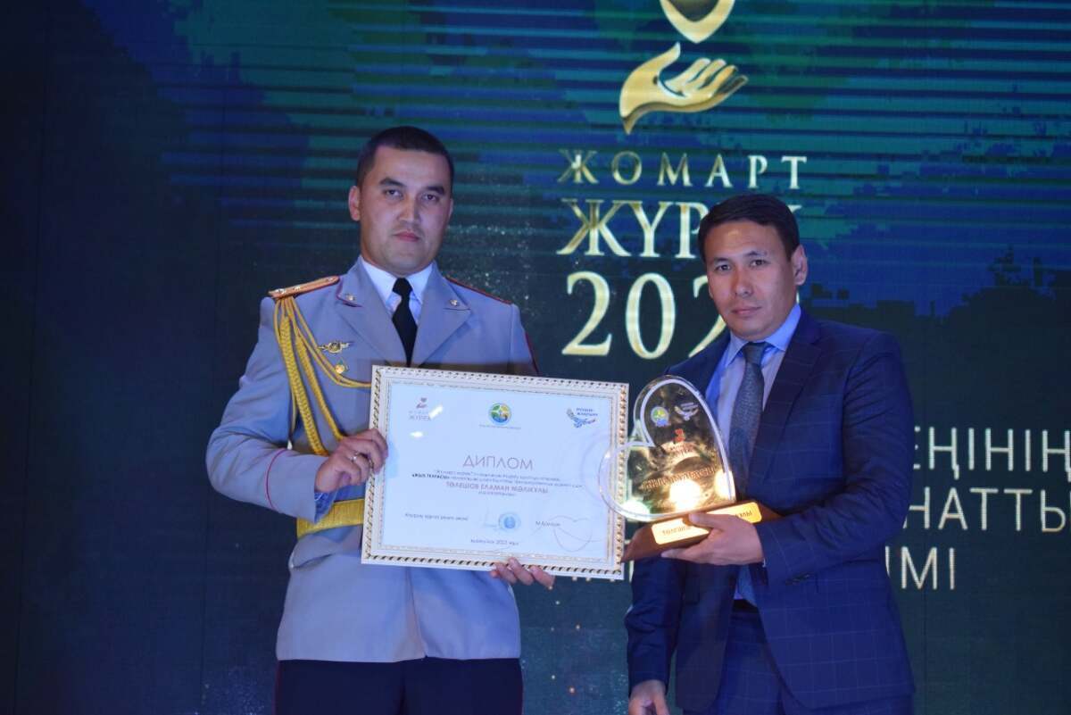 Полицейский, спасший людей во время пожара, стал “Человеком года” в Атырау