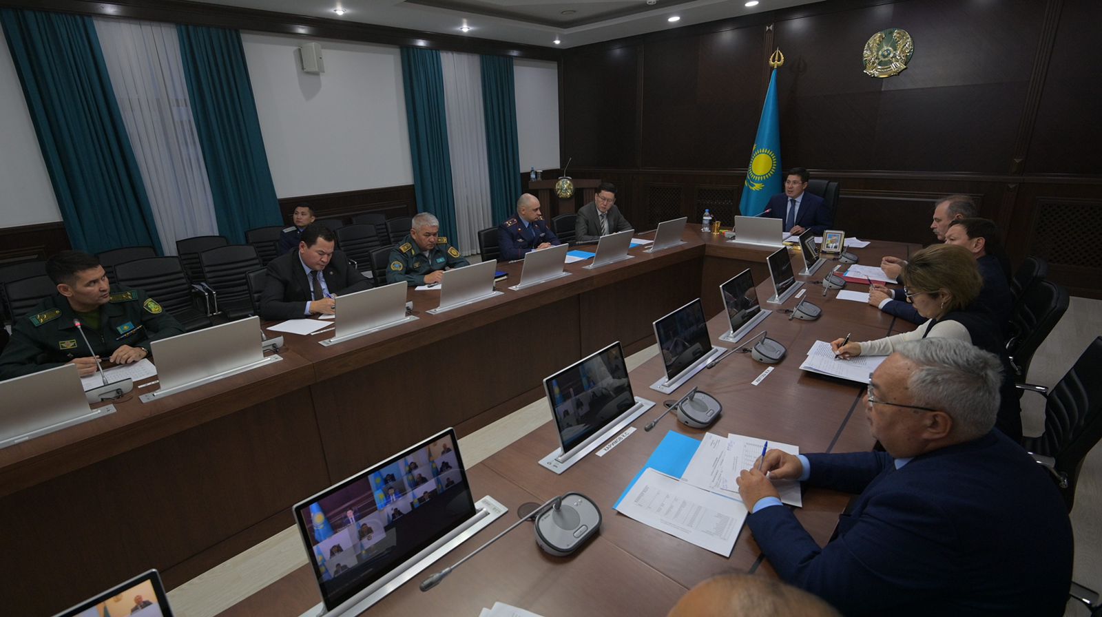 Аким области провел заседание регионального оперативного штаба по актуальным вопросам миграции