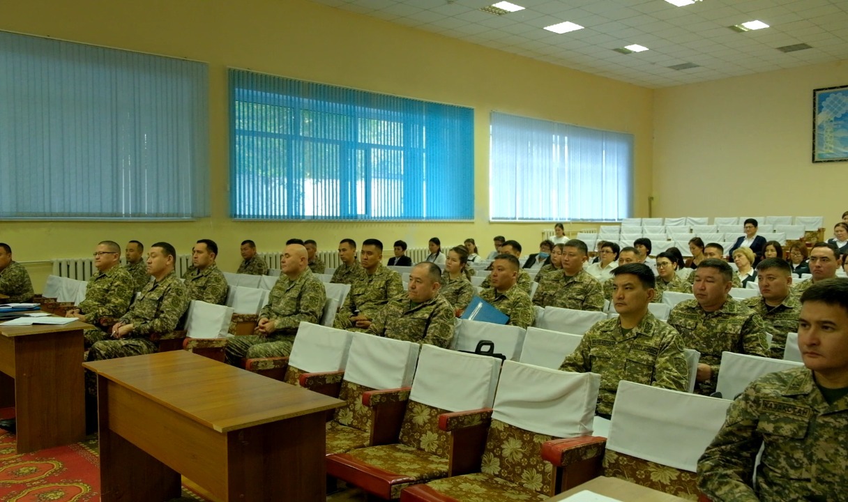 Батыс Қазақстан облысының қорғаныс істері жөніндегі департаментінің жеке құраммен кездесу