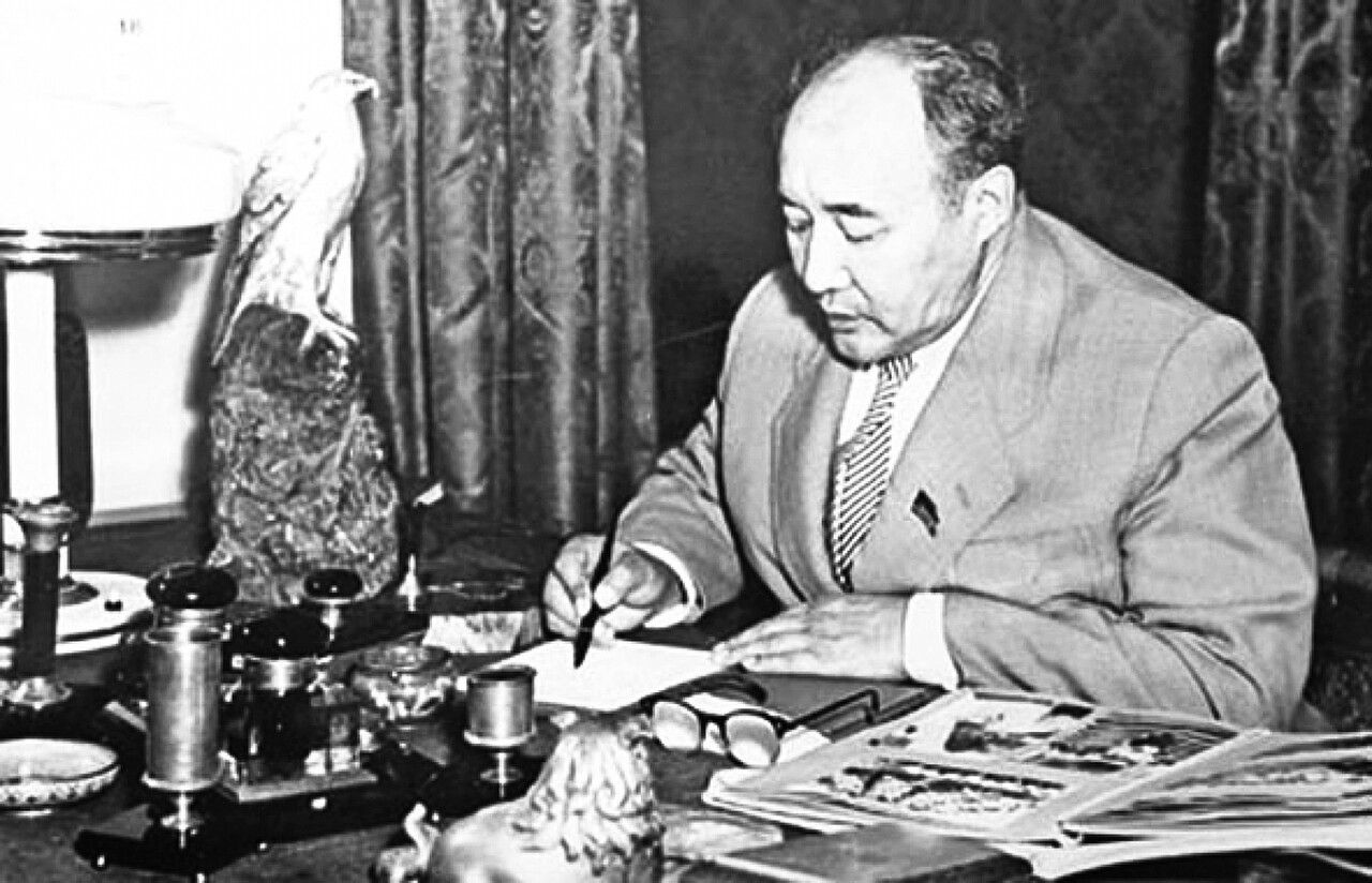 A Man of Many Talents: Kazakh Writer Mukhtar Auezov’s Underrated Contribution to Kazakh Theater