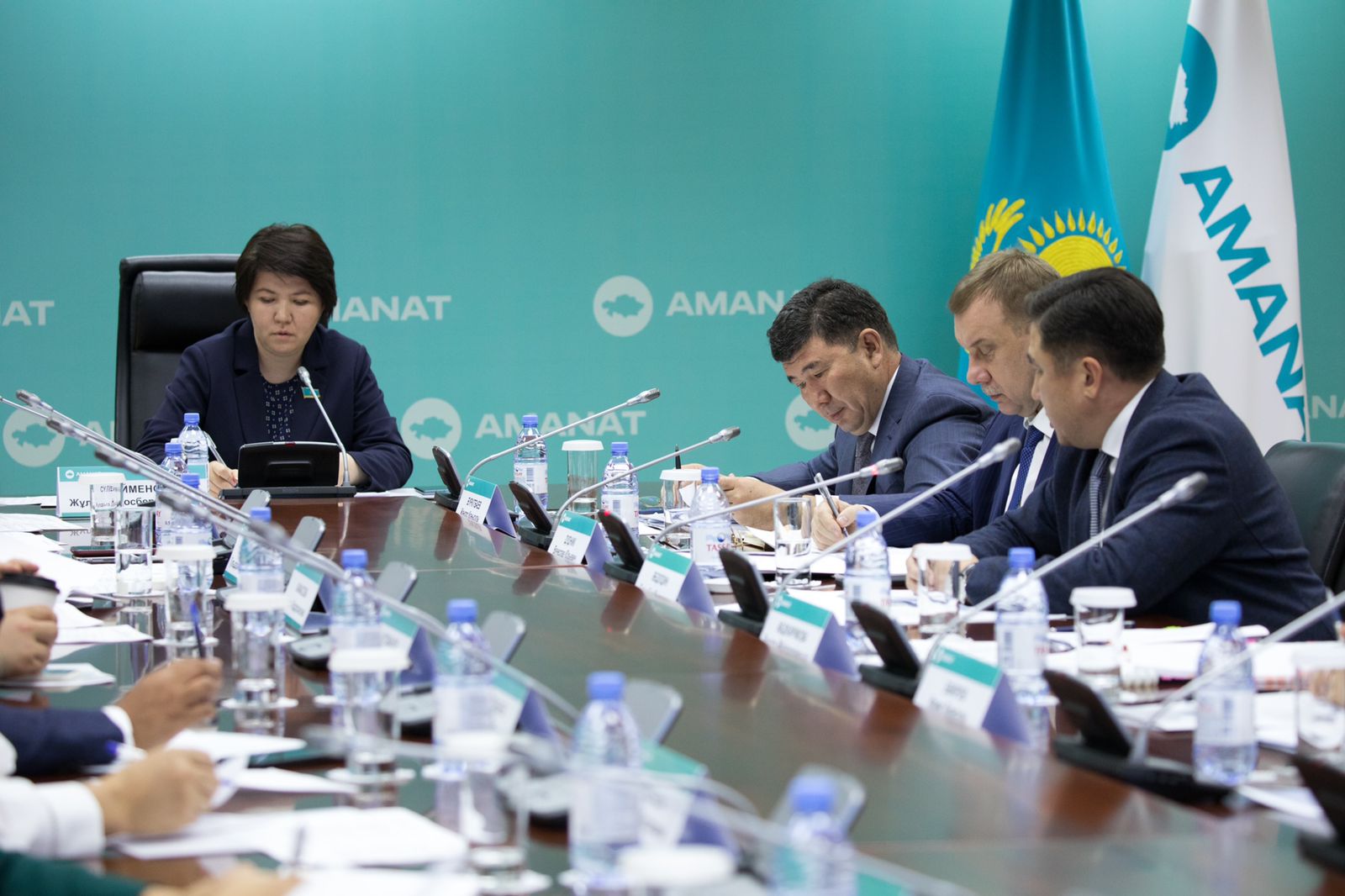 ҚР ДЕНСАУЛЫҚ САҚТАУ МИНИСТРЛІГІНІҢ  САЙЛАУ АЛДЫНДАҒЫ БАҒДАРЛАМАНЫ ОРЫНДАУ МӘСЕЛЕСІ AMANAT ОТЫРЫСЫНДА ТАЛҚЫЛАНДЫ