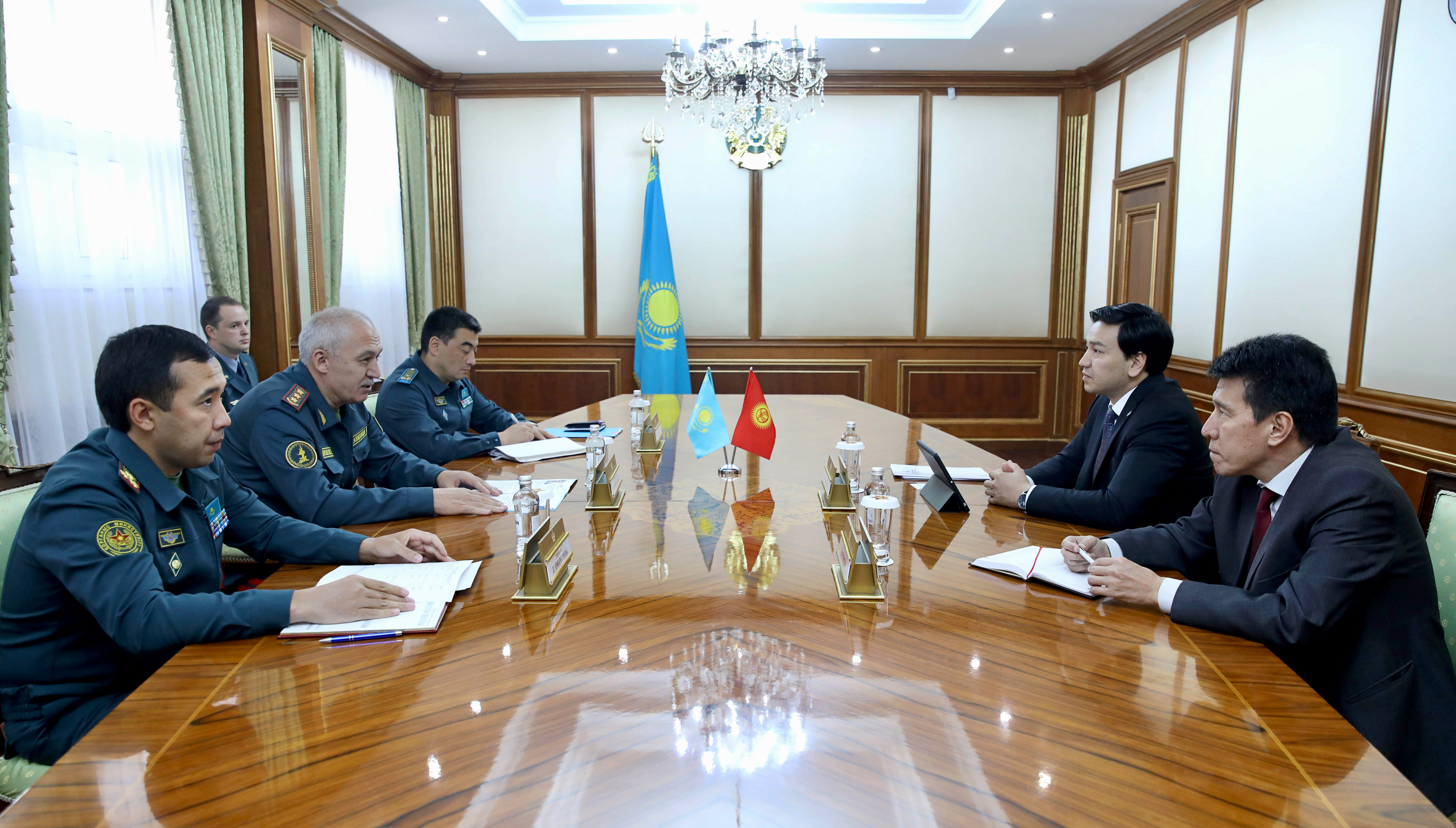 В Минобороны состоялась встреча с послом Кыргызстана
